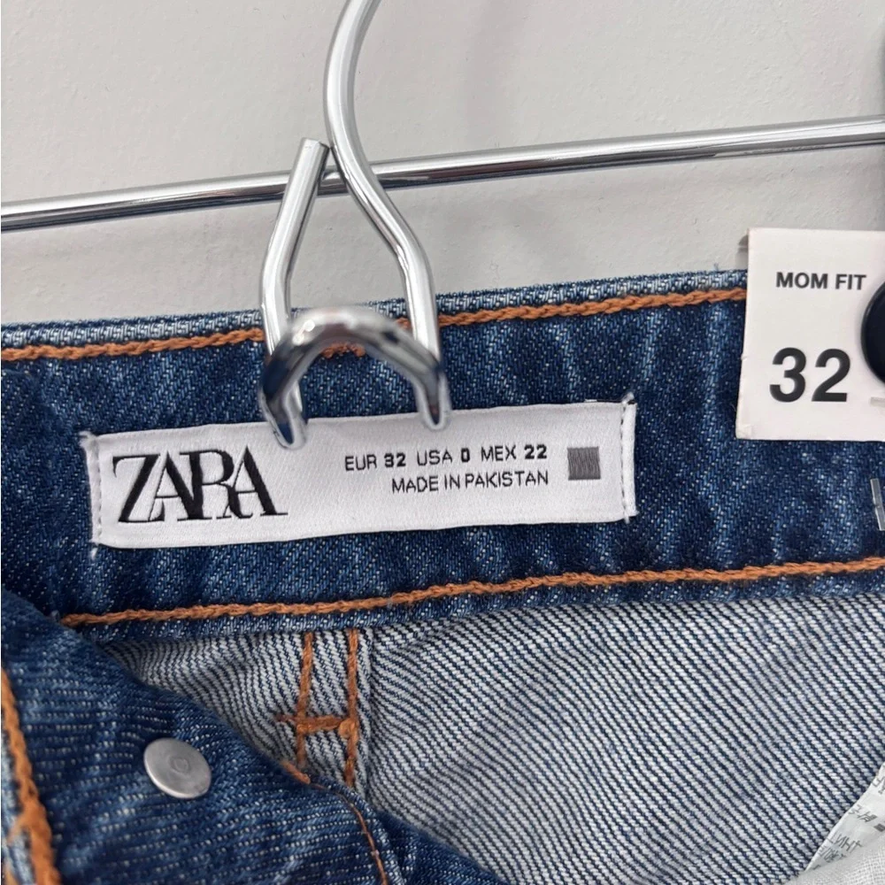 *Zara Mom's Fit NWT Straight Leg Jeans (US 0/ UK 32) - Picture 3 of 6